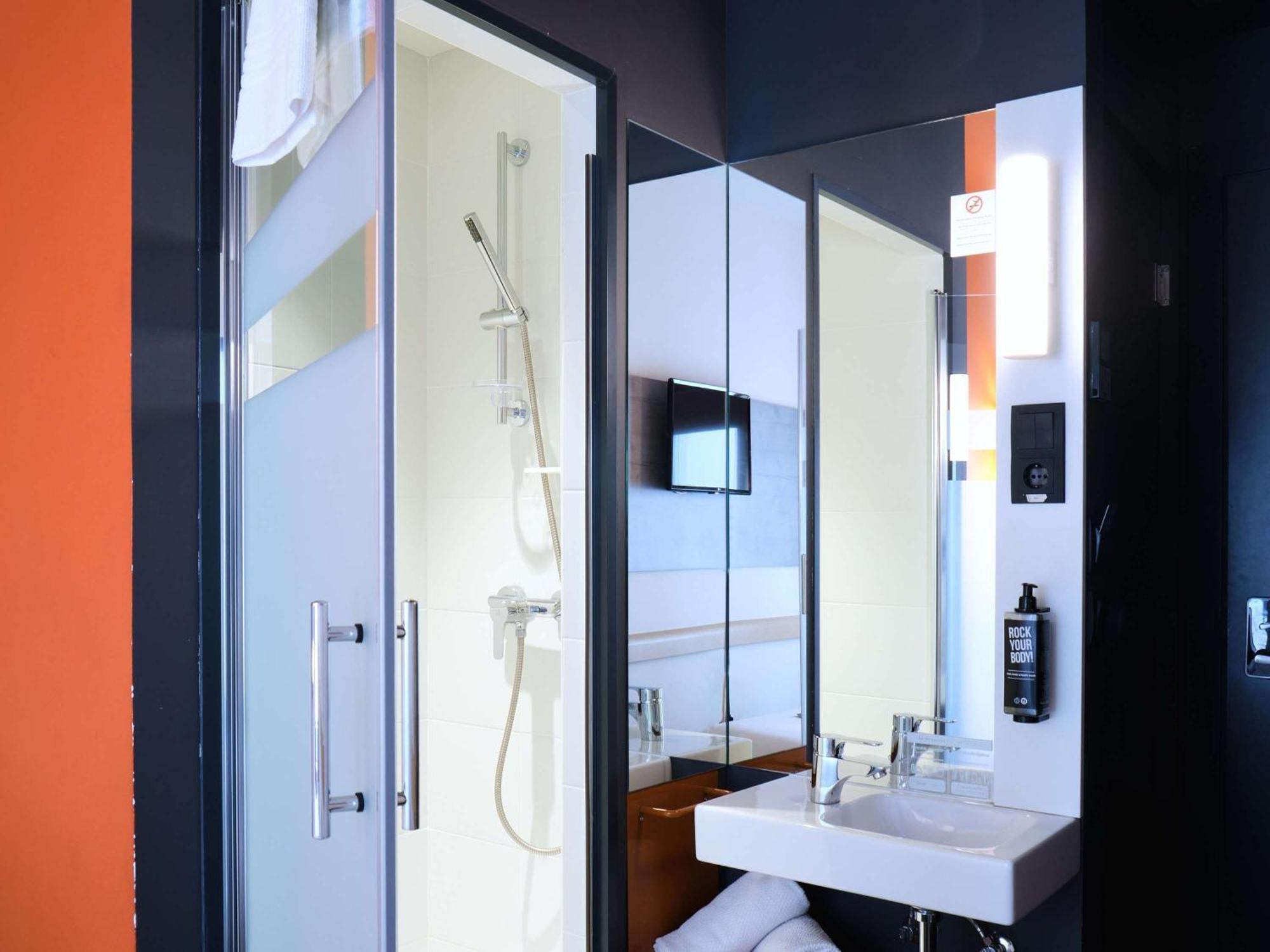 Ibis Budget Bilbao City Екстериор снимка